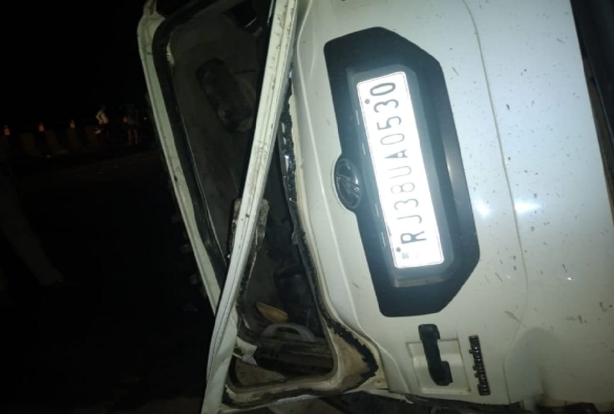 road accident on Inner Ring Road toll plaza Rahankala, four killed in etmadpur agra