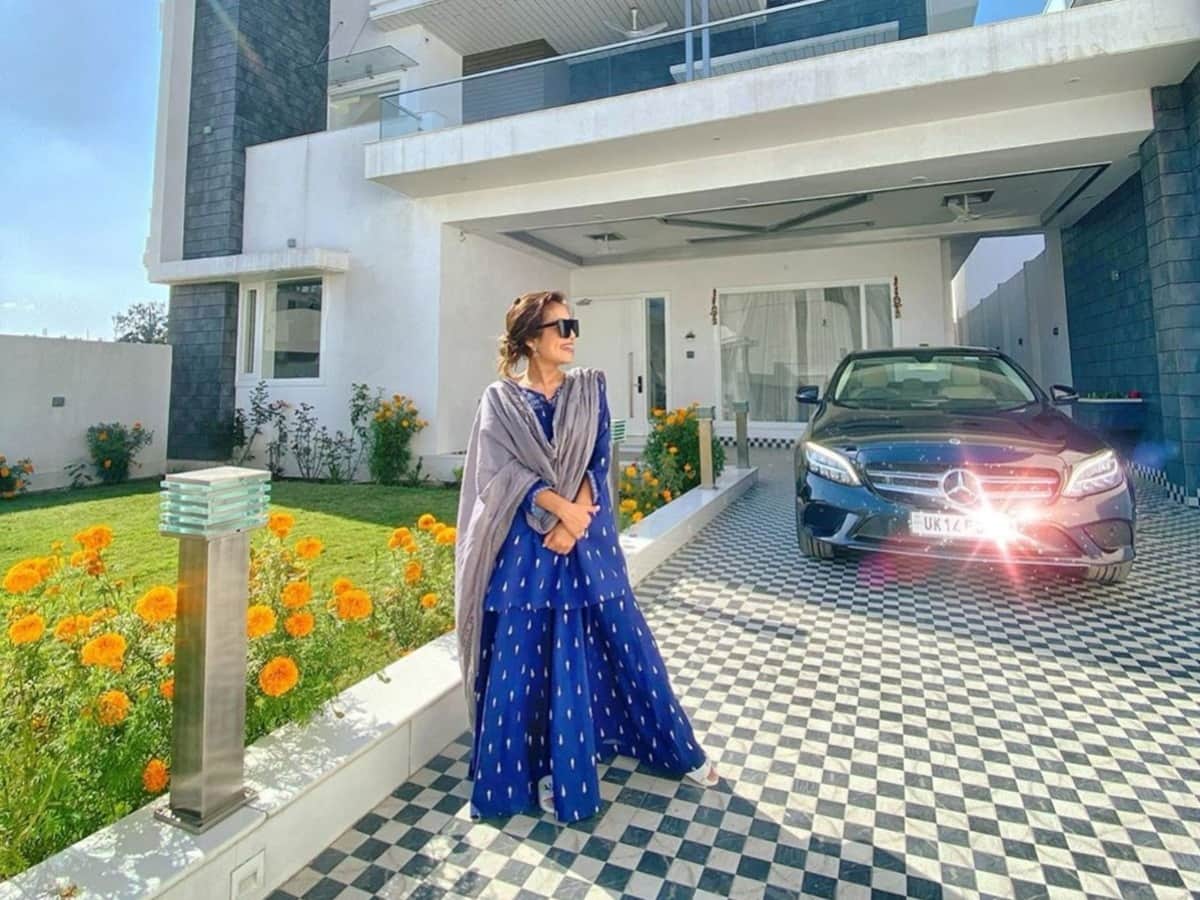 Neha Kakkar Breaks Silence on Pregnancy Rumours Tells a Contestant Want a Daughter Like You