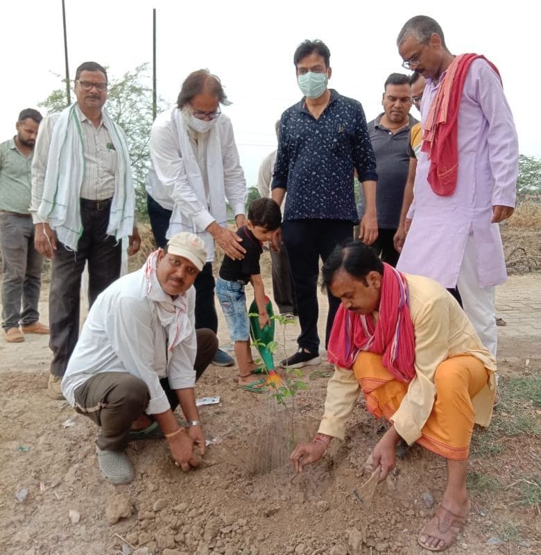 Mathura: Pollution Control Department will plant 2100 medicinal plants
