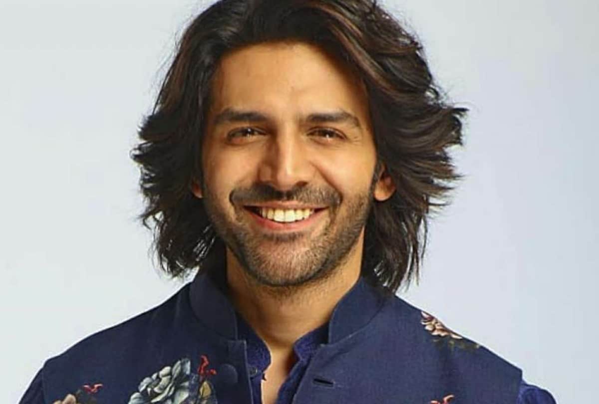 two girls shouted the name of the actor Karthik Aryan know then what happened see video