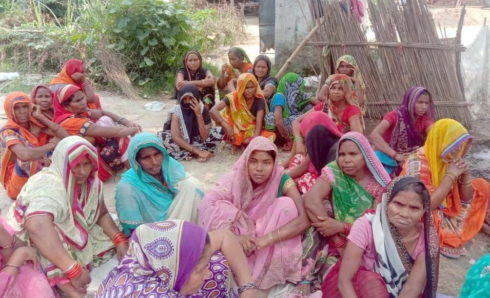 pol se takaraee baik, yuvak kee maut, saathee ghaayal