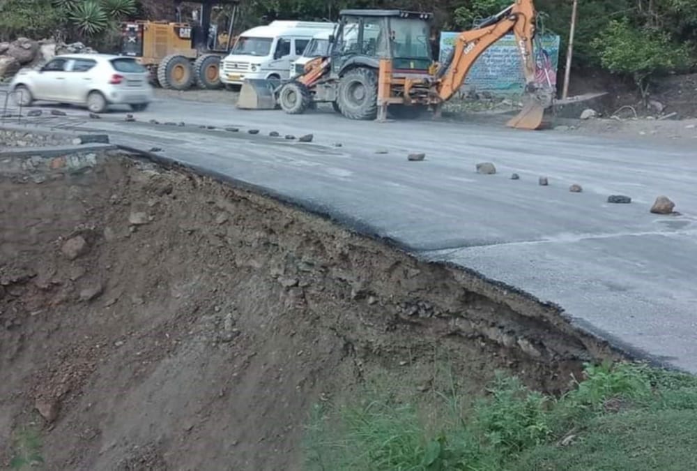 Uttarakhand News: Rishikesh Badrinath Highway Open after 27 hours and 200 vehicles stuck photos
