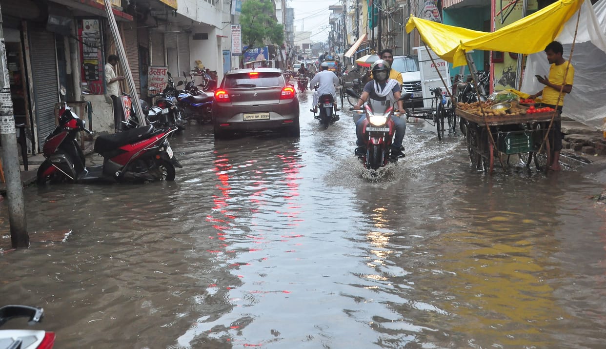 Drizzle in the villages, rain in the city