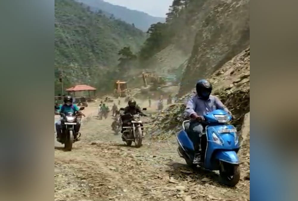 Uttarakhand News: Rishikesh Badrinath Highway Open after 27 hours and 200 vehicles stuck photos