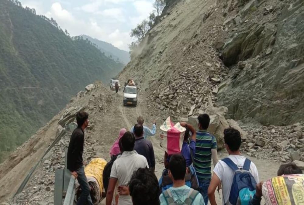 Uttarakhand News: Rishikesh Badrinath Highway Open after 27 hours and 200 vehicles stuck photos