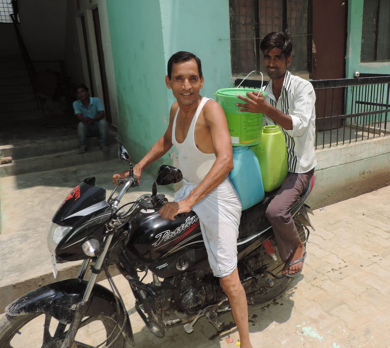 aasara yojana ke aavaas badahaal, gareeb museebat mein