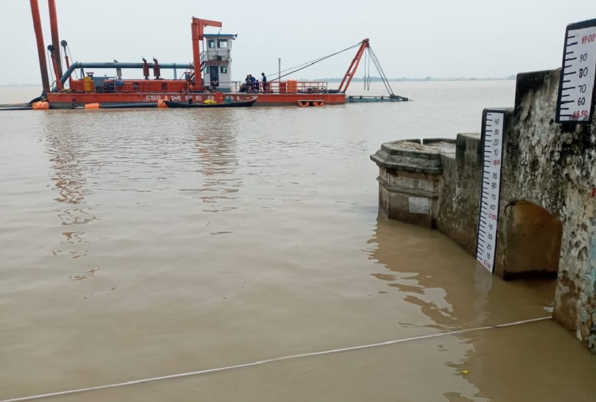 Flood in Deoria Water level of Saryu river stopped