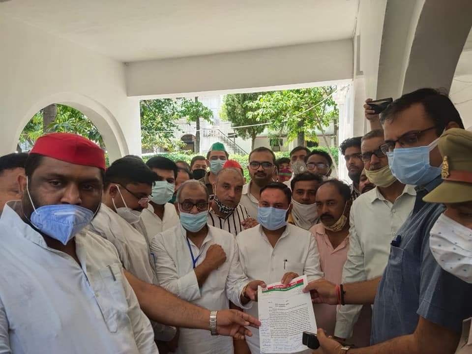Opposition mobilized in protest against the case filed against District Panchayat member