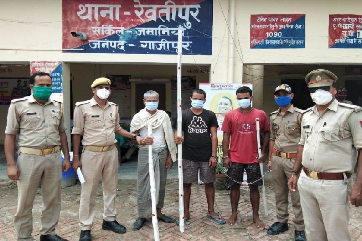 After the beating injured youth died during treatment in ghazipur police in the village