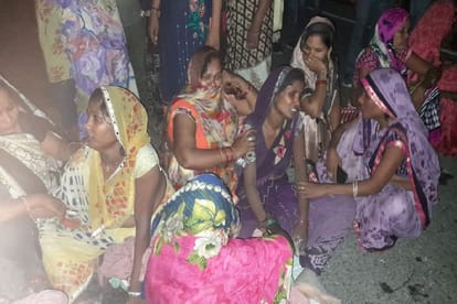 Jaunpur crime news today: Sensation over the bodies of three children found in pond, angry people blocked the highway