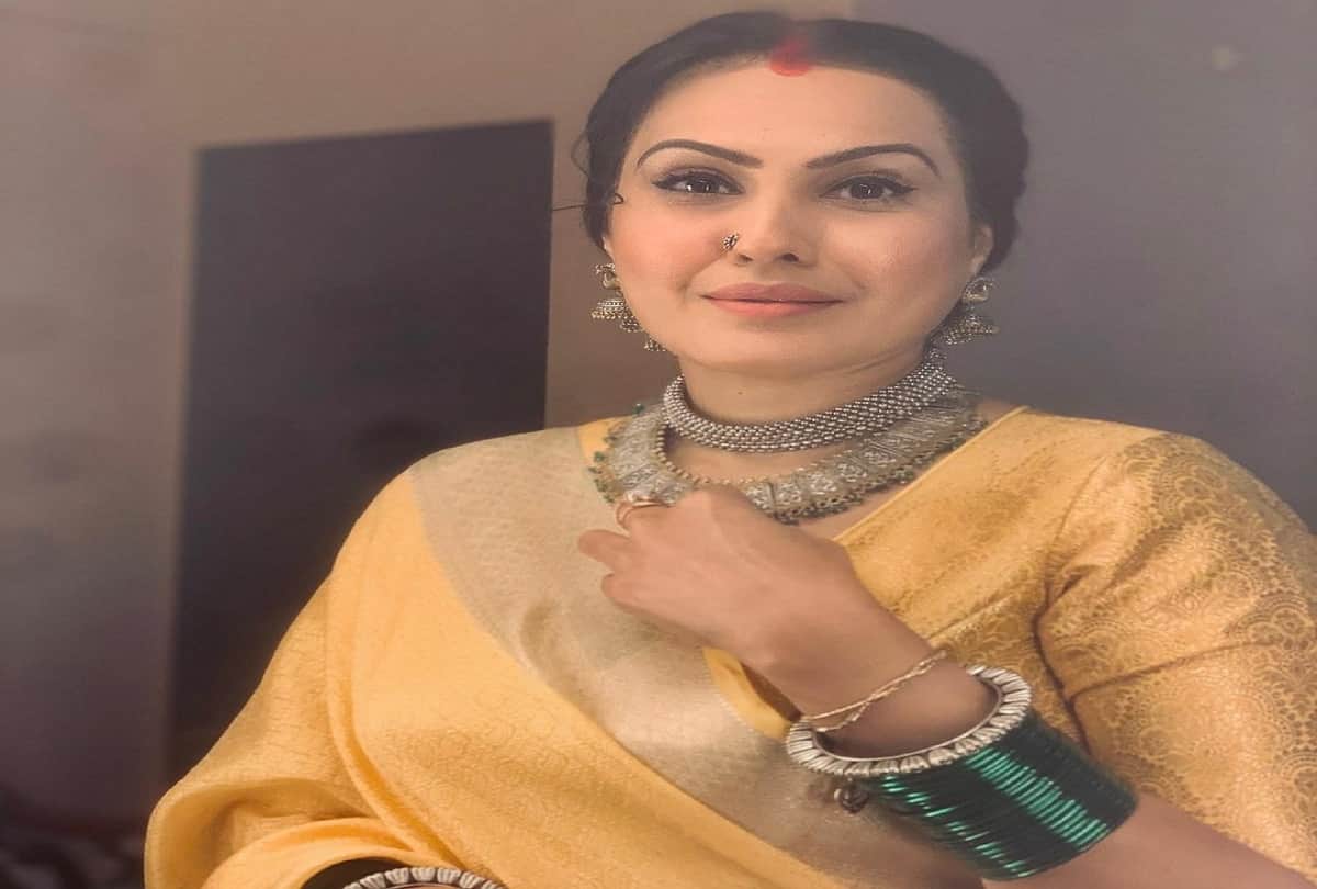 kamya panjabi yellow saree beautiful look in hindi