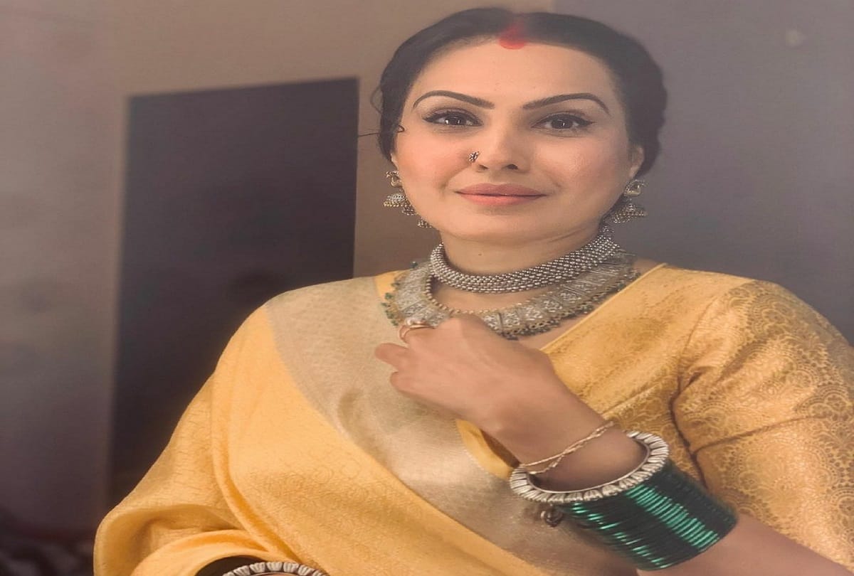 kamya panjabi yellow saree beautiful look in hindi