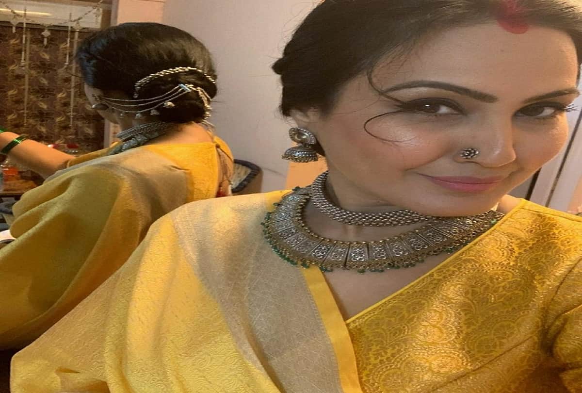 kamya panjabi yellow saree beautiful look in hindi