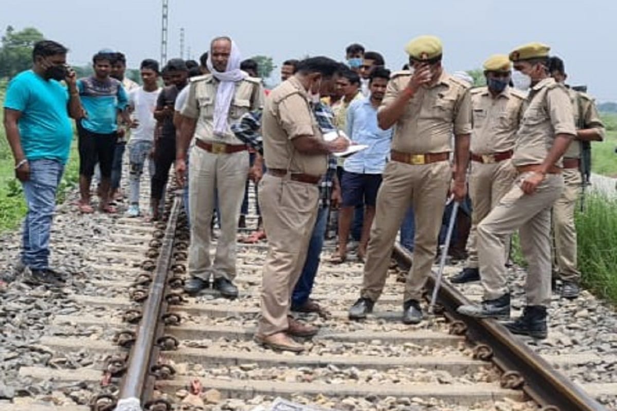 Contract lineman sucide after being cut off by train in azamgarh father accuses neighbor youth for torture