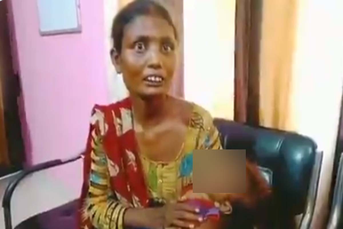 Truth behind viral picture of Meerut police holding child brutally, kids mother told the truth