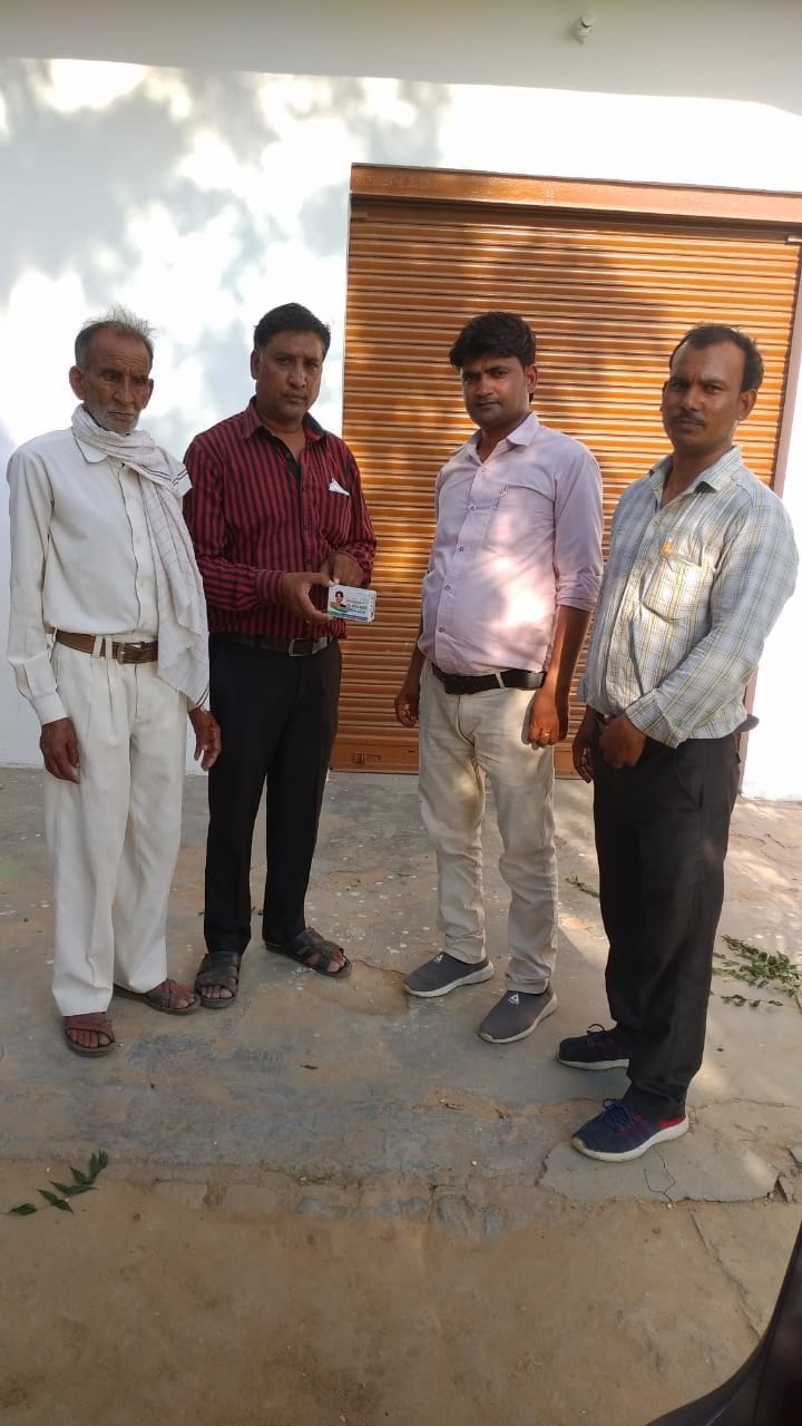 Congress officials handed over Kovid medicine kits to the princes