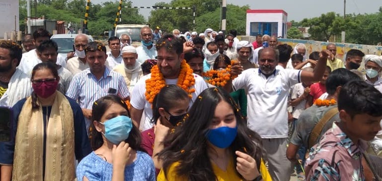 A warm welcome to the Anuroadh on return to the alum