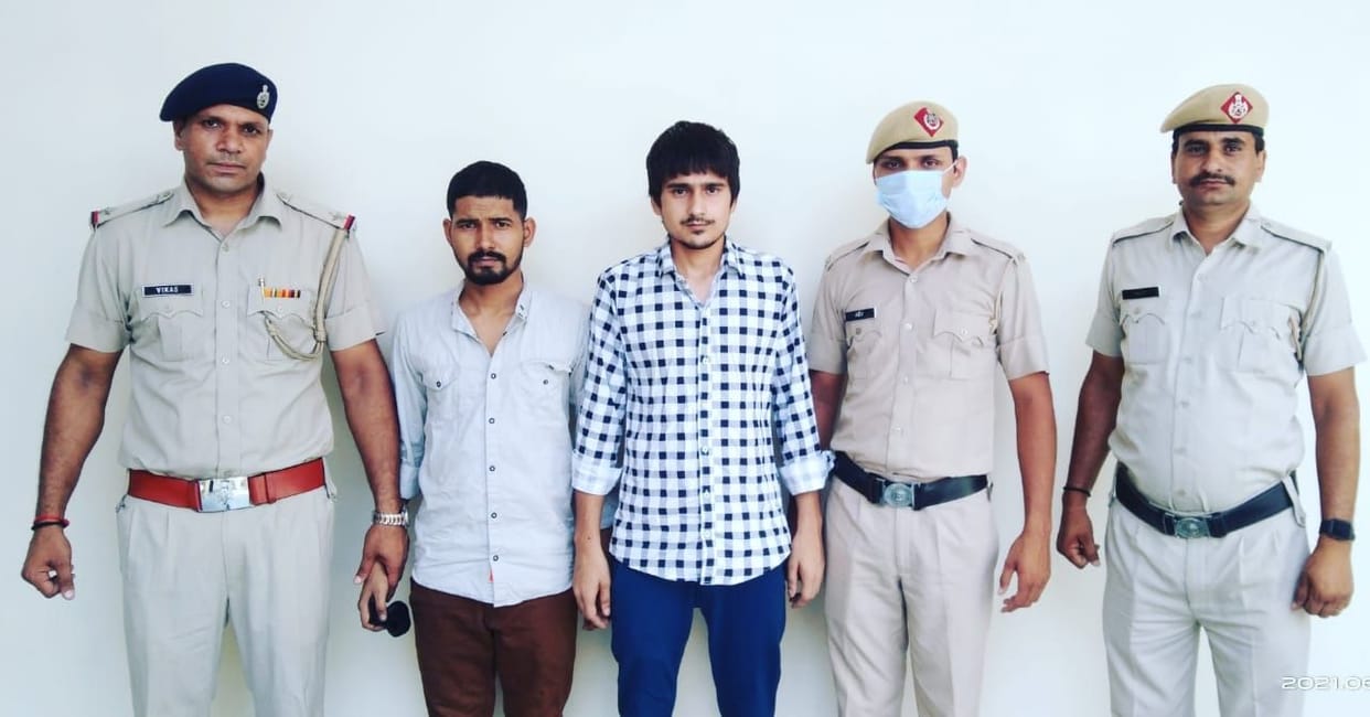 Two accused arrested for robbing outside the dhaba, shooting the person