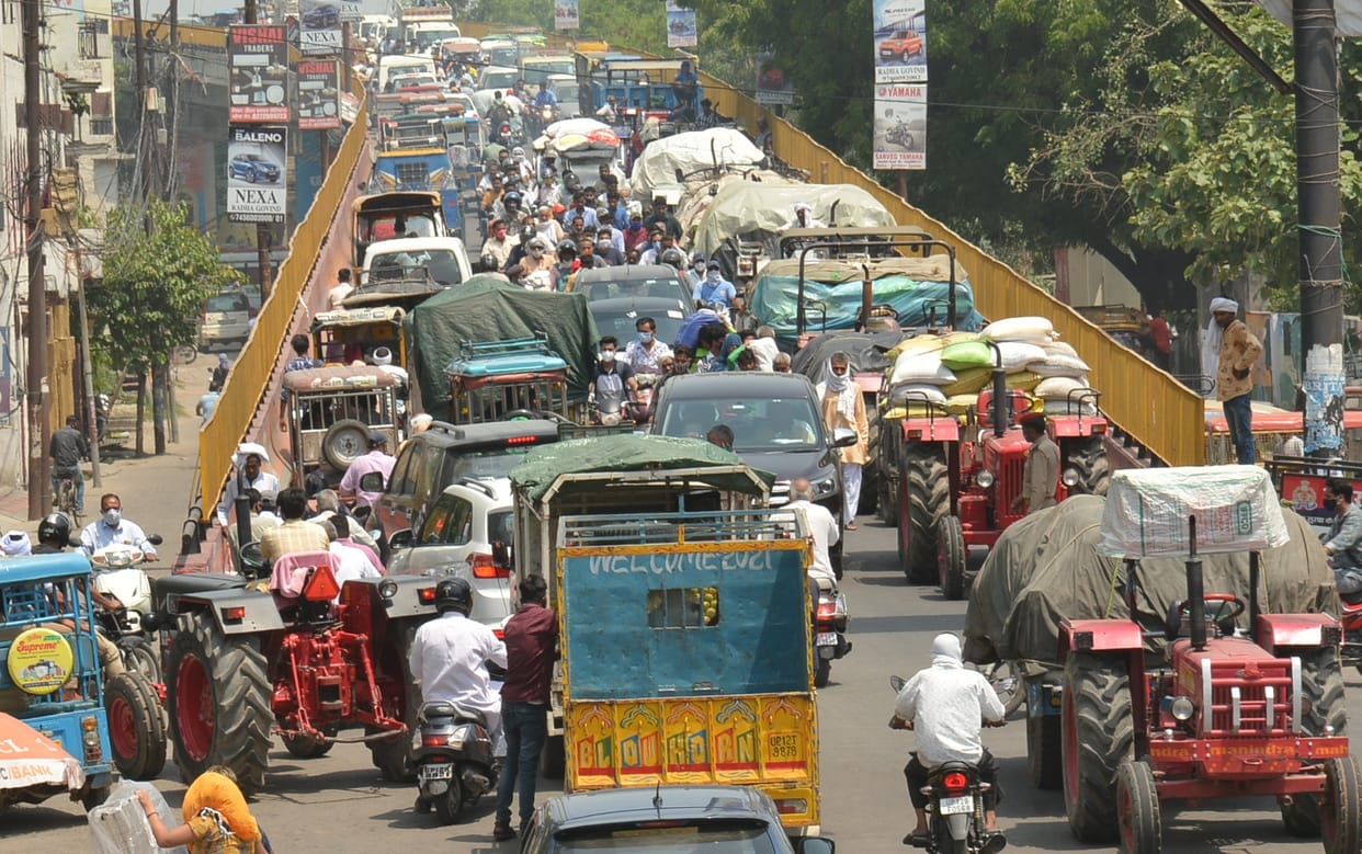Farmers jammed Mahavir Chowk for non-procurement of wheat
