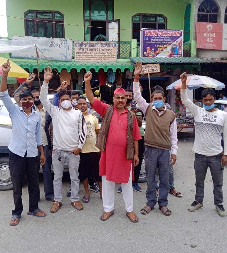 Taxi union protested against the collection of higher fare