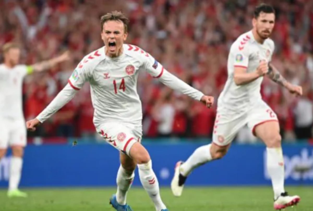 Euro 2020: Denmark thump Russia to make last-16 in stunning fashion to face Wales
