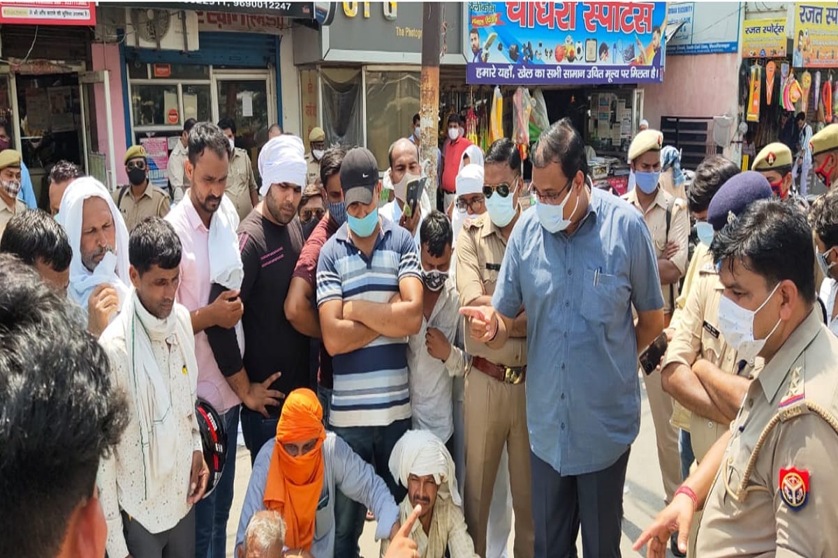 Farmers have protest on Mahavir Chowk for non-procurement of wheat in Muzaffarnagar