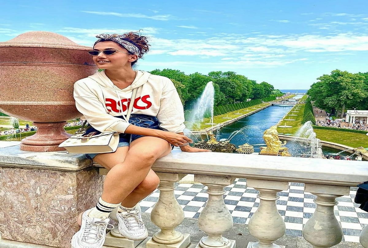 taapsee pannu vacation look in saree and shorts