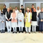 जम्मू-कश्मीर के नेताओं के साथ प्रधानमंत्री नरेंद्र मोदी