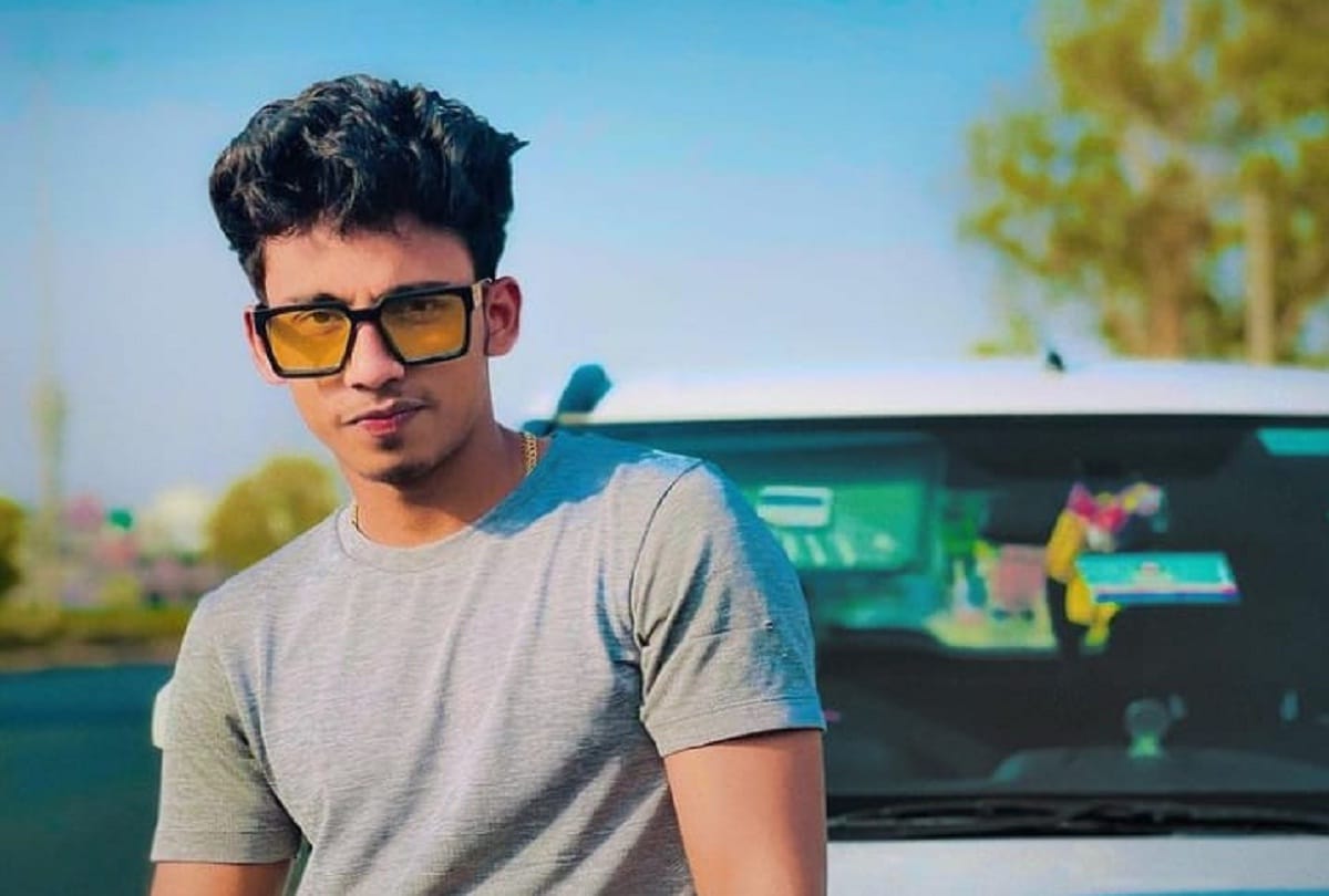 Sagar Bhardwaj made a video album at the age of just 22 creating a buzz in the whole country