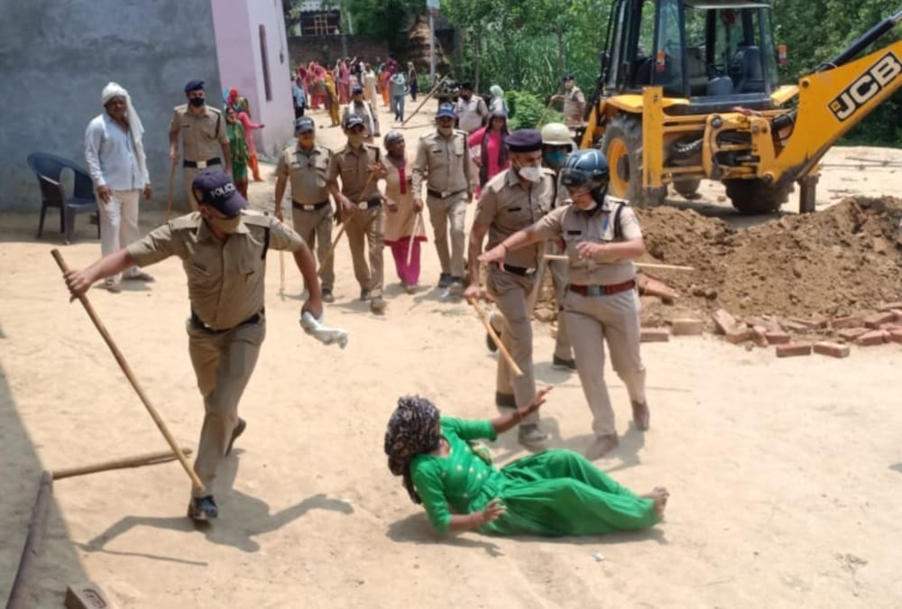 Roorkee News: Stone Pelting and Police Lathicharge During Idol Removing From Government Land Photos