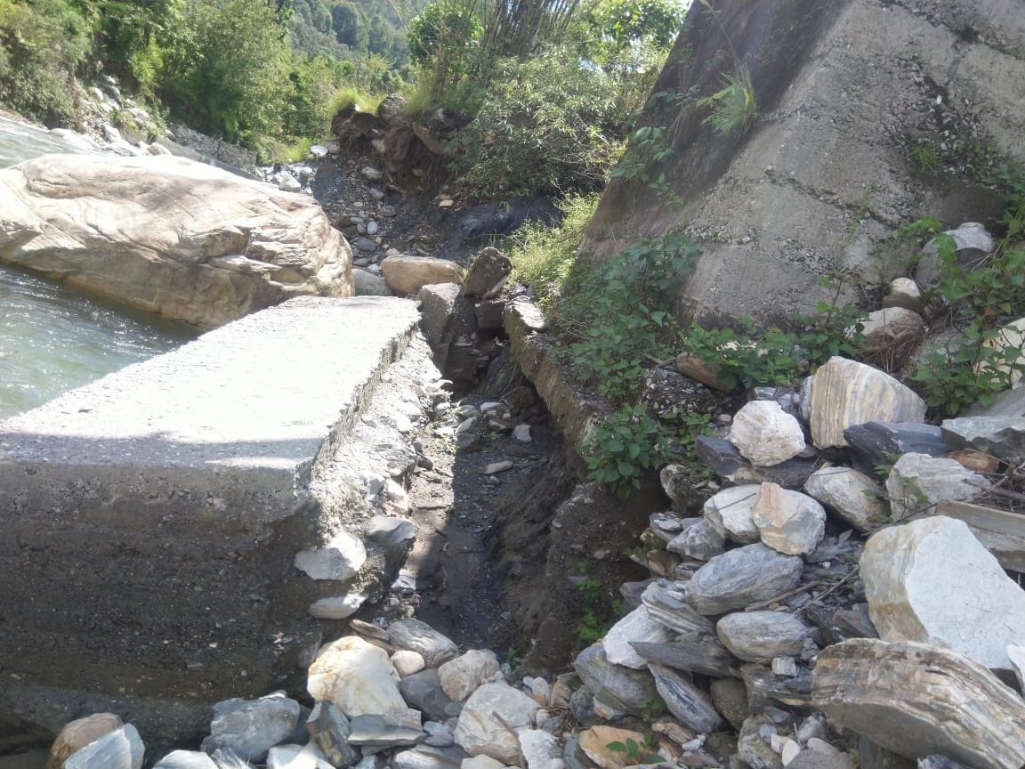 Basement of foot bridge damaged in Naukodi, serious threat to the bridge