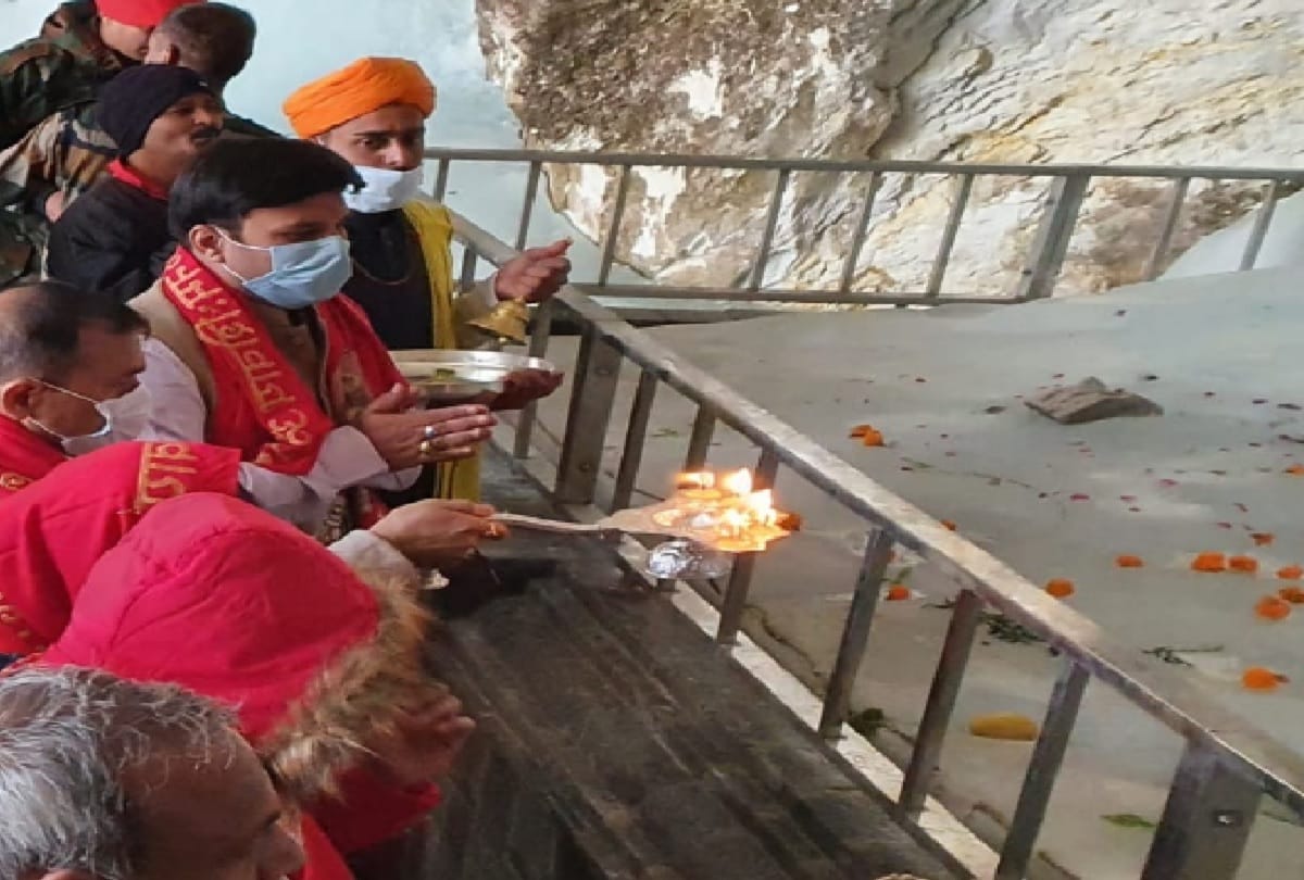 Shri Amarnath Yatra: First puja at the holy cave of Baba Barfani with devotion, see photos