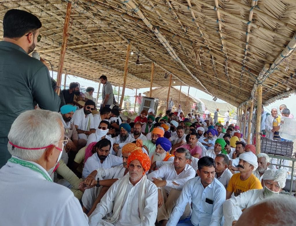 A batch of 500 farmers reached Kheda border