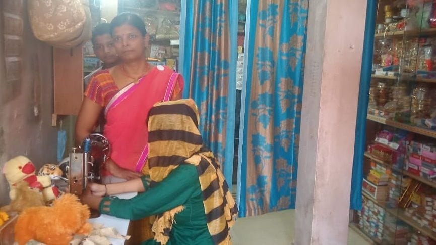 Women engaged in making bags are increasing income