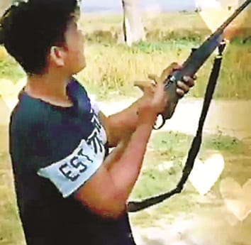 Prayagraj: The incidents of display of weapons are not stopping, then the video goes viral