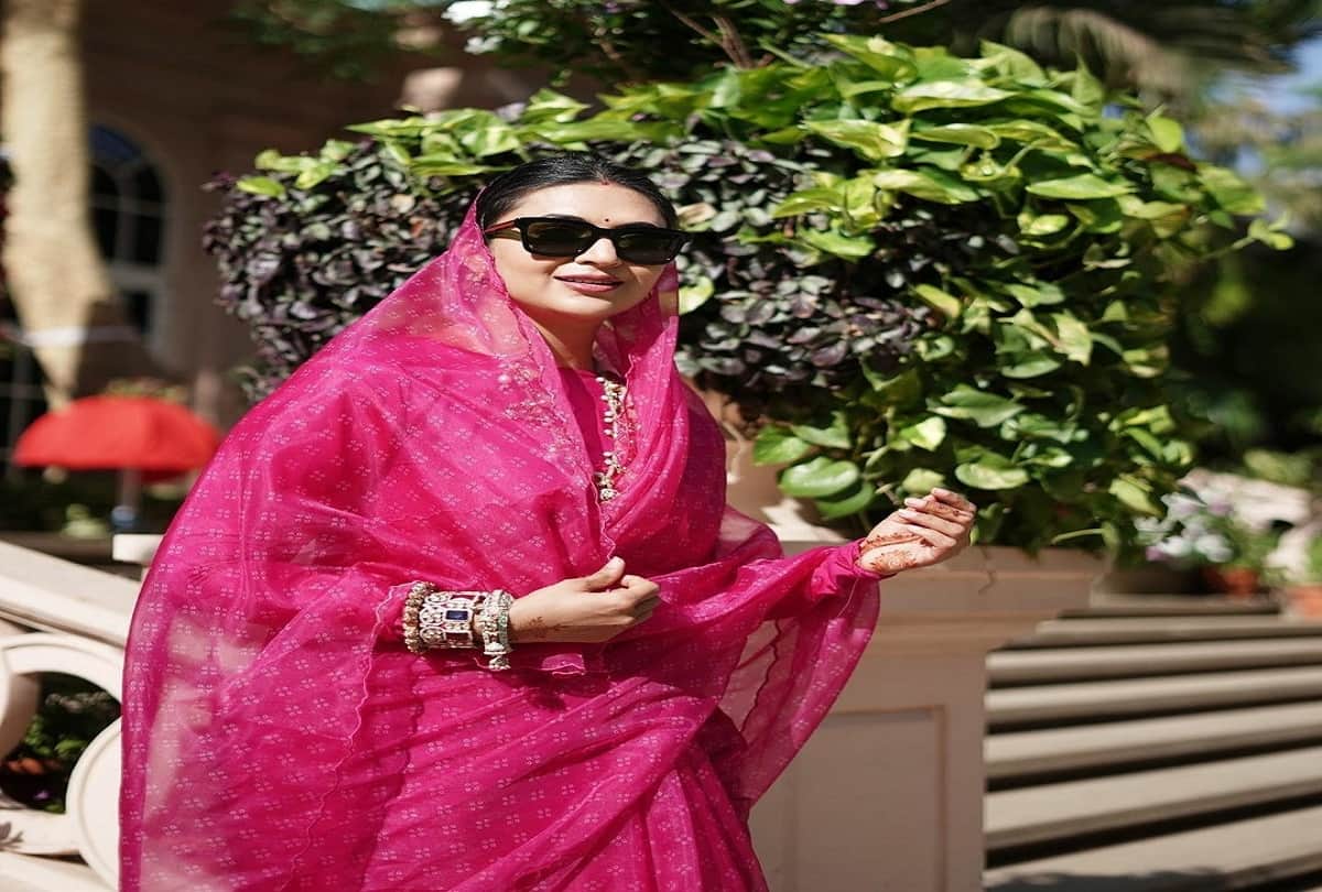 divyanka tripathi latest look in pink saree