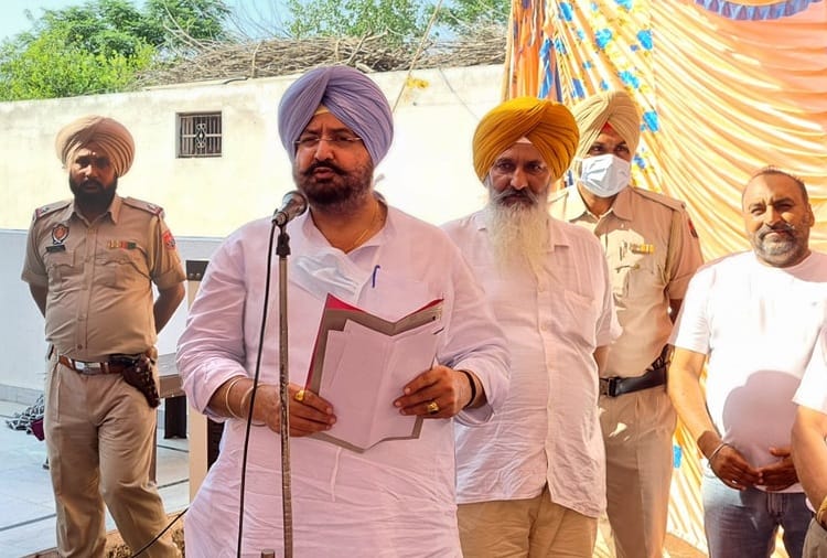 Congress MLA Fatehjang Singh Bajwa declines government job offer for son