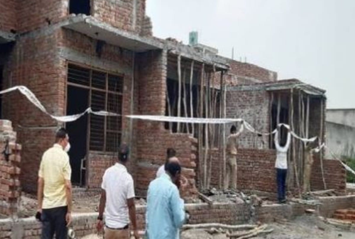 ADA sealed illegally construction on Mughal Road in Agra