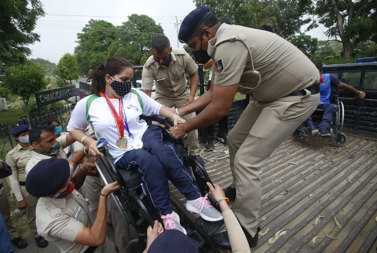 Police scuffled Para-Olympic players who came to Chandigarh geting job from CM