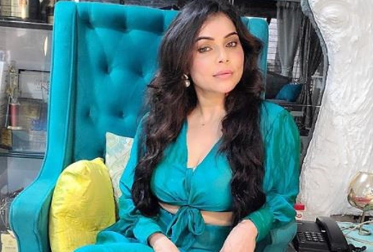 Garam Masala fame actress Nikita Rawal files FIR against stalker
