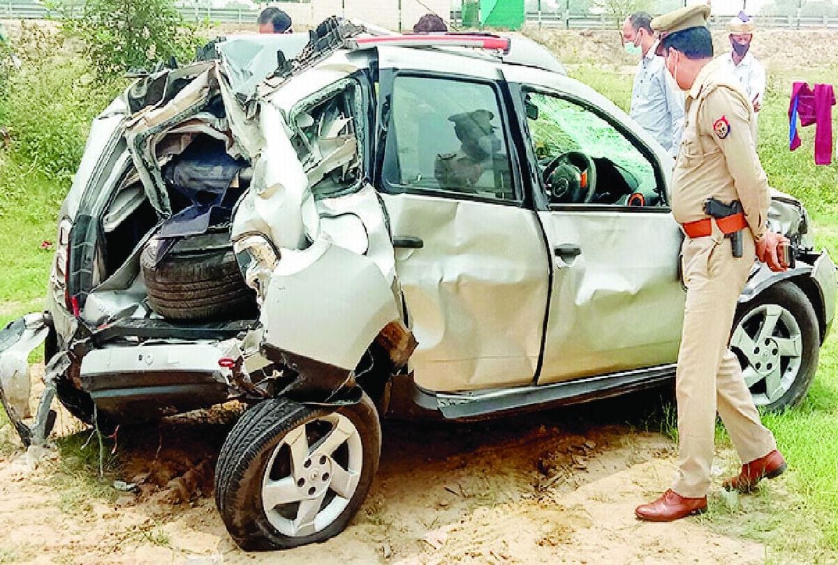 Truck Accidented Commercial Tax Members On Yamuna Expressway One Constable Died