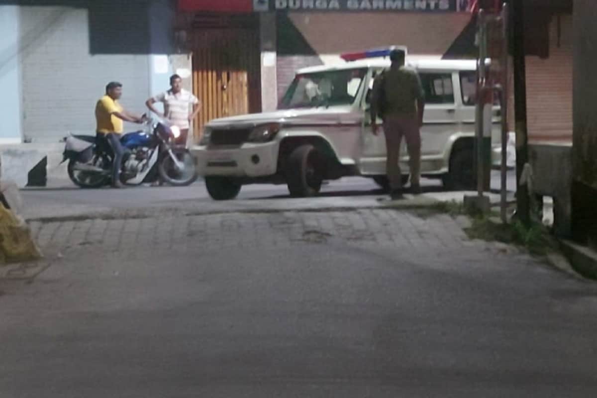UP News: A gold chain has been robbed from a female constable in Meerut of Uttar Pradesh