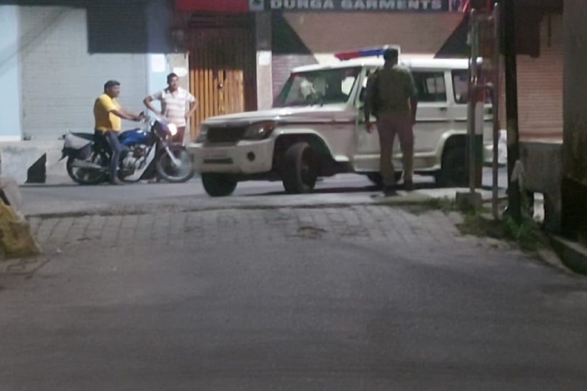 UP News: A gold chain has been robbed from a female constable in Meerut of Uttar Pradesh
