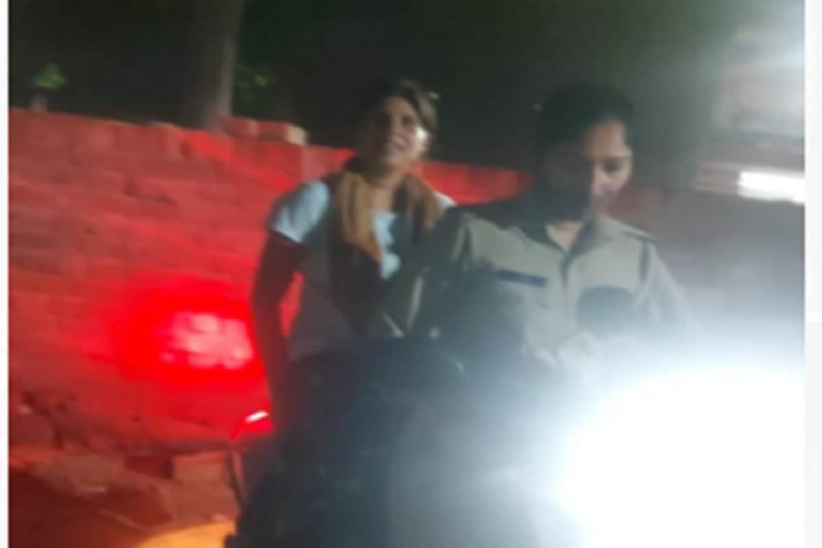 UP News: A gold chain has been robbed from a female constable in Meerut of Uttar Pradesh