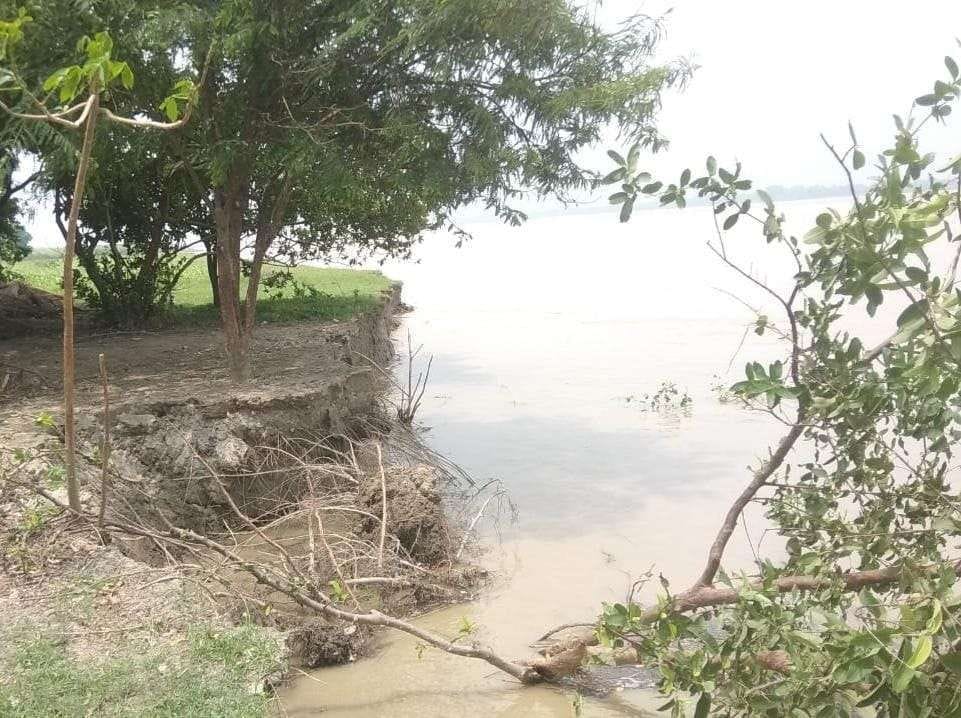 Saryu's water level is decreasing, still above the red mark