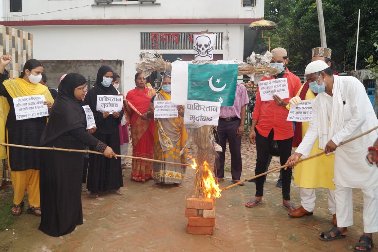 Mehbooba Mufti statement protest in Varanasi, advised to go to Pakistan