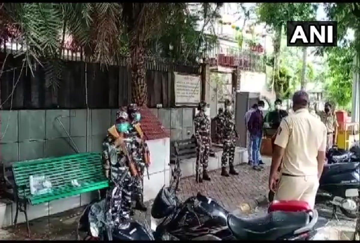 Enforcement Directorate conducting raids at former Maharashtra Home Minister AnilDeshmukh Nagpur residence