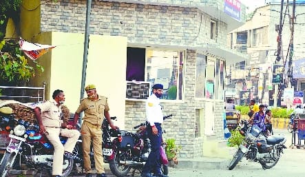 Seven incidents of robbery in two hours, yet many officers did not move from office