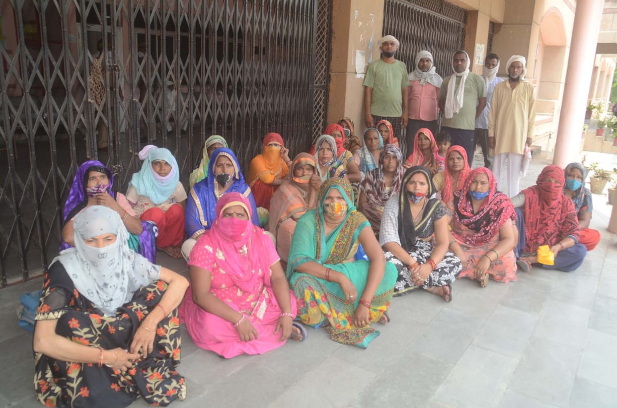 12 lakh cheated from the women of Pilana