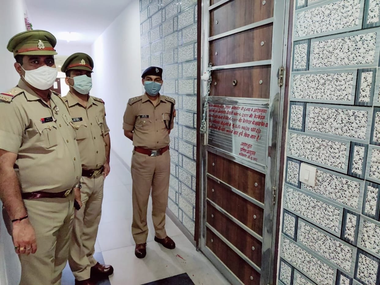 In the Gangster Act, assets worth 6.10 crores of three accused seized